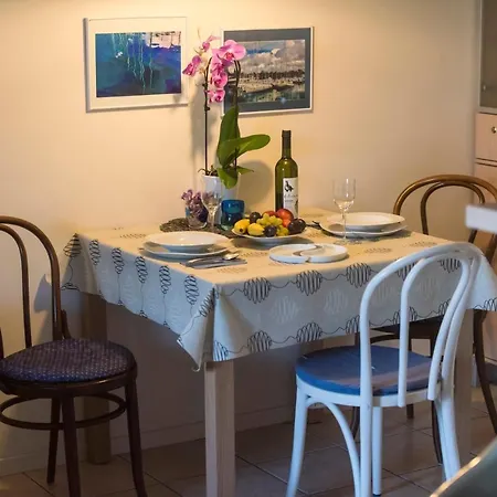 Tahita Apartament *
